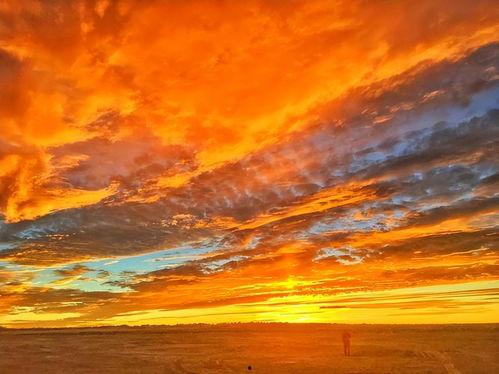 红色天空,红色天空下的壮丽篇章 第1张 红色天空,红色天空下的壮丽篇章 第1张